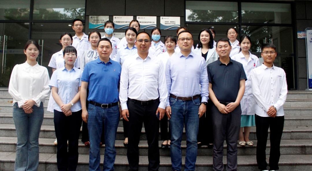 校友企业中新美陆（重庆）眼科医院有限公司向云顶yd2333备用平台捐赠仪式顺利举行